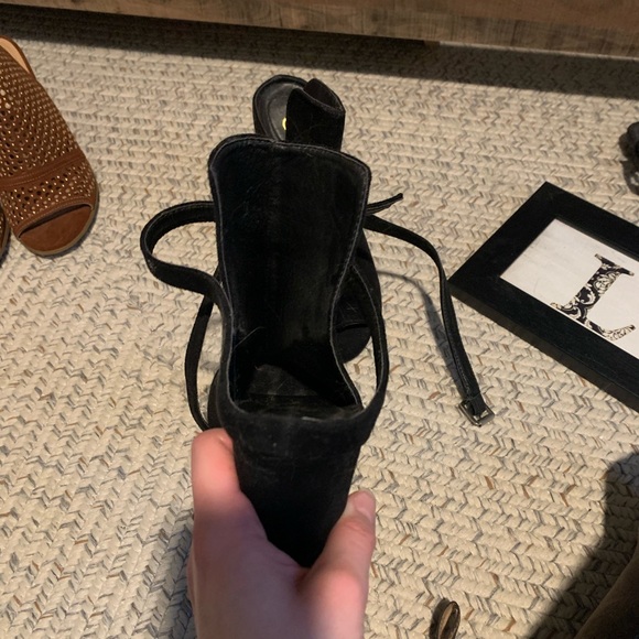 Black strapped heels - Picture 4 of 4